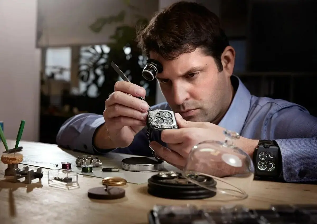 Portrait of the head watchmaker.